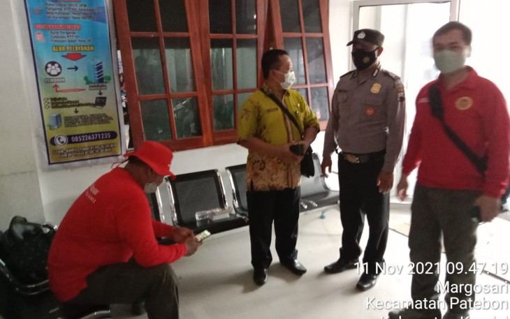 Pengamanan Vaksinasi oleh Polsek Patebon, Kamis 11/11/2021