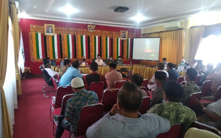 Pihak Pemkab Aceh Singkil saat melakukan rapat kordinasi percepatan vaksinasi covid-19