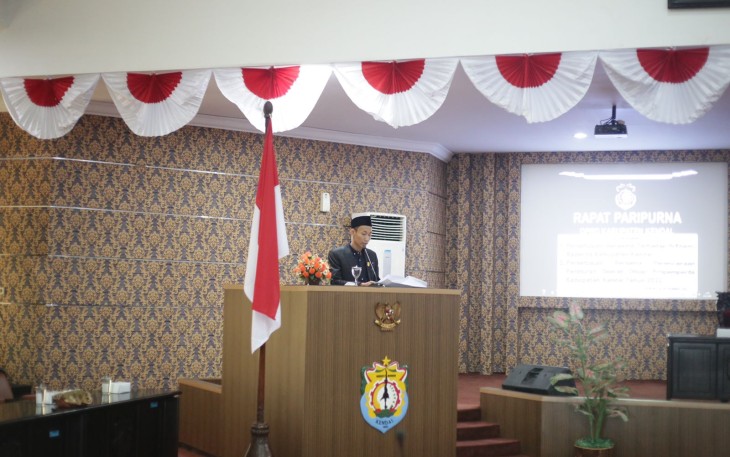 Wakil Bupati Kendal berikan sambutan saat rapat paripurna DPRD Kendal