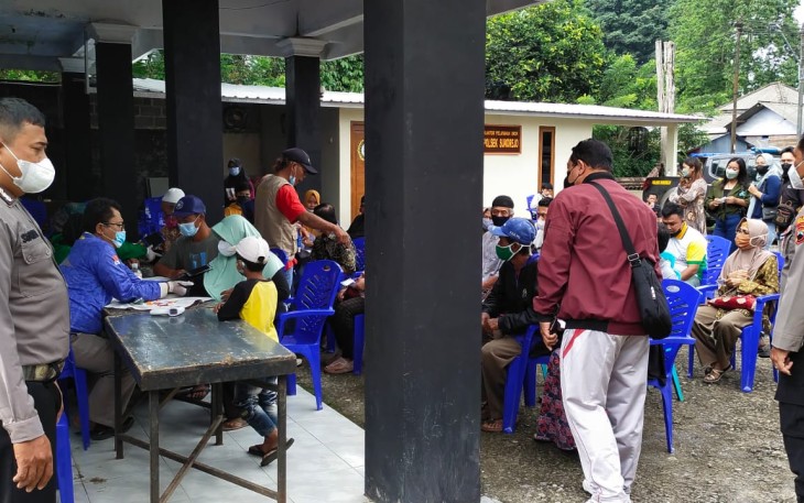 Gerai vaksinasi Presisi handal Polres Kendal di halaman Mapolsek Sukorejo, Sabtu 27/11/2021