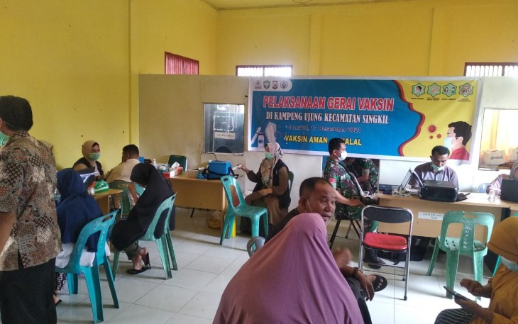 Kegiatan vaksinasi covid-19 yang dilaksanakan di Desa Ujung, Singkil, Kabupaten Aceh Singkil.