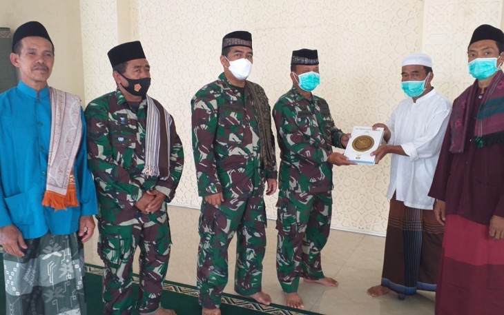 Satgas TMMD Ke-112 Tahun 2021 Wakafkan 10 Al-Quran 