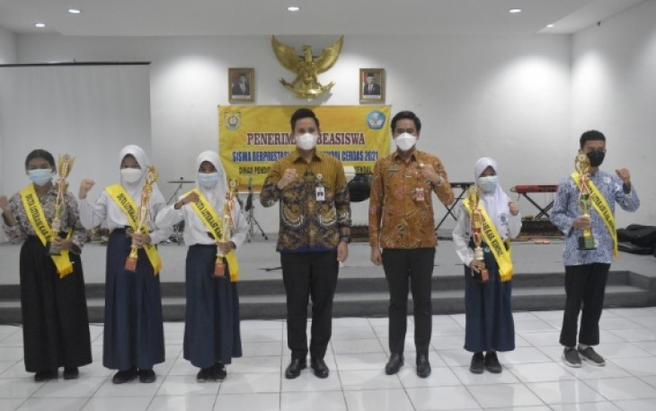Bupati Kendal Apresiasi 151 Pelajar SMP Berprestasi dengan Memberikan Beasiswa