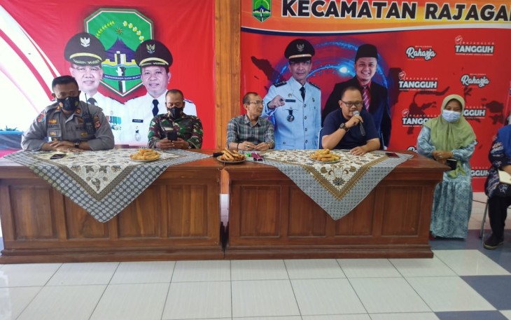 Kapolsek Rajagaluh-Polres Majalengka, Hadiri Rapat Bersama Forkopimcam Persiapan Vaksinasi Covid-19