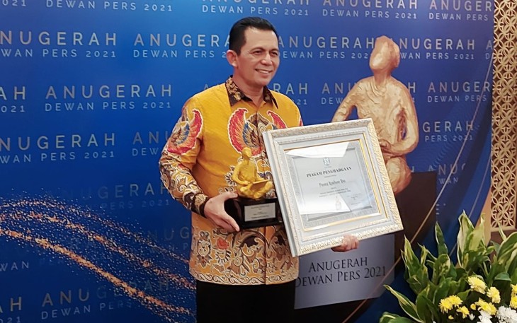 Gubernur Provinsi Kepulauan Riau H. Ansar Ahmad SE.MM, menerima anugerah sebagai Provinsi terbaik se Indonesia dalam hal kemerdekaan atau kebebasan pers tahun 2021