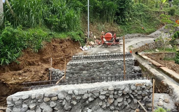 Hampir Tuntas Plat Deker Tulungrejo