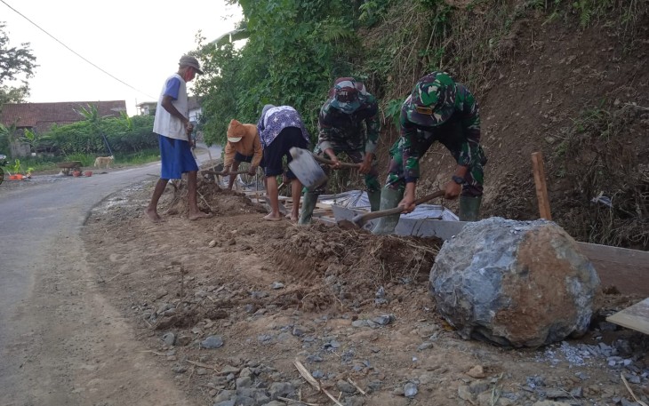 Potret Gotong Royong Satgas TMMD 112 