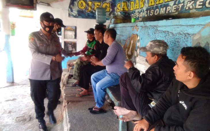 Guna Mendukung Operasi Aman Nusa II, Kapolsek Cisompet Giat PPKM Level 3 Wilkum Setempat