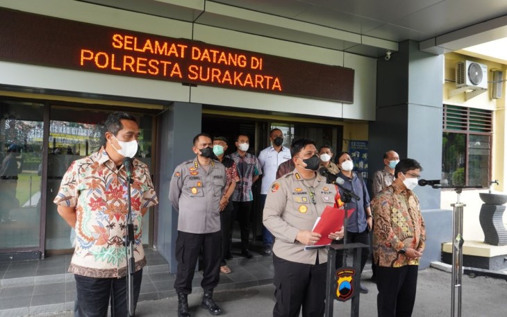 Kombes Pol Ade Safri Simanjuntak dalam ungkap kasus tewasnya mahasiswi UNS di teras Lobby Polresta Surakarta, Jum'at 5/11/2021