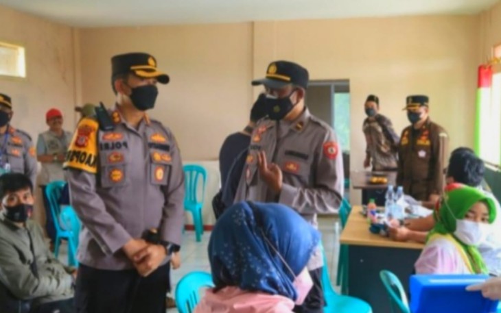 Kapolres Dan Dandim Pantau Pelaksanaan Vaksinasi Di Bayongbong Garut