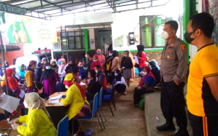 Gerai Vaksin Presisi TNI - POLRI Dengan Target Kuota 1000 Dosis/Hari