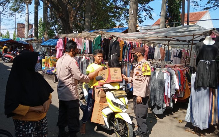 Unit Patroli Sat Samapta Himbau Penerapan Prokes Covid-19 di Tempat Perbelanjaan