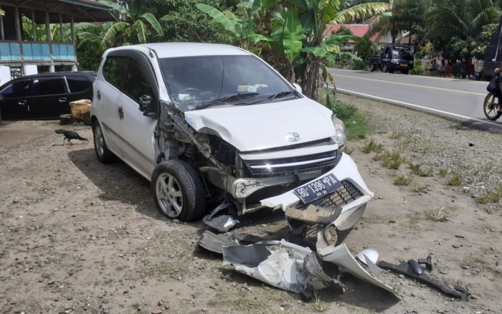 Kondisi mobil usai bertabrakan