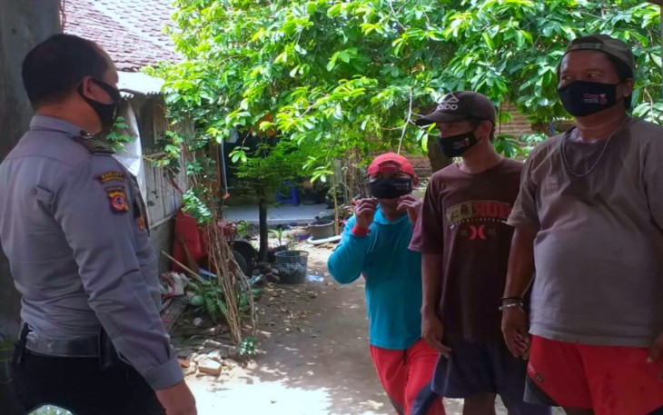 Tanpa lelah, Polsek Kasondel Terus Laksanakan Himbauan Prokes Pada Warganya