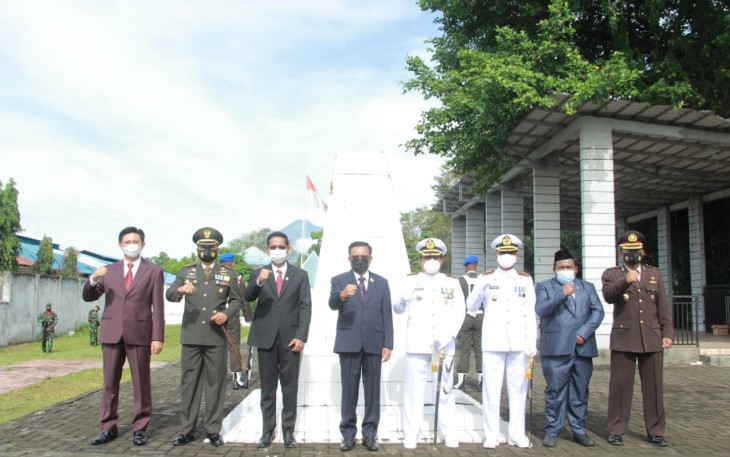 Foto bersama usai kegiatan kegiatan ziarah