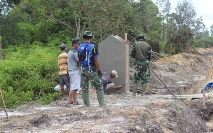 Sasaran Jalan Tuntas, Personel TMMD Bangun Tugu