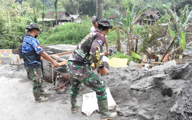 Pasir bahan utama di kegiatan fisik TMMD 112