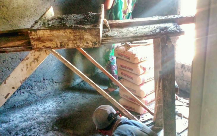 Kotak Plaster Dinding Rochmad 