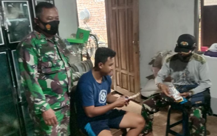 Patroli Tim Kesehatan Satgas TMMD 112 Kodim 0818 