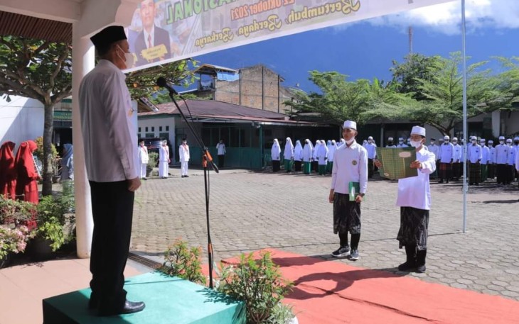 Wabup Sabar AS saat Jadi Inspektur Upacara