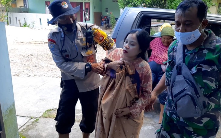 Evakuasi Ibu Hamil Kejebak Banjir