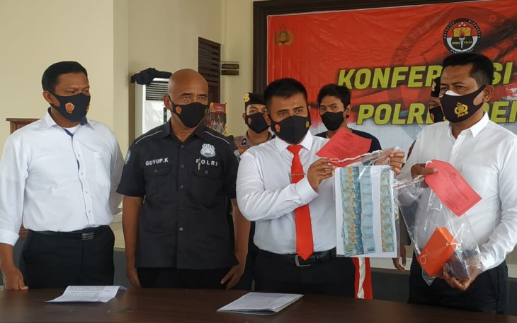 Nekat Edarkan Uang Palsu Lewat Modus COD Beli Ponsel, Seorang Warga Diamankan Polisi