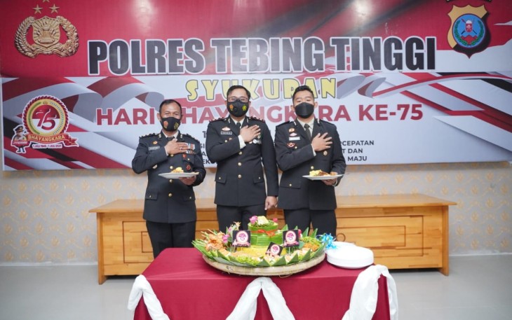 HUT Bhayangkara ke-75 Kapolres Tebing Tinggi Pimpin Upacara Peringatan 