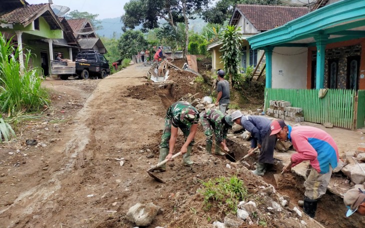 Budaya Satgas TMMD 112 Kodim 0818 Terlihat 