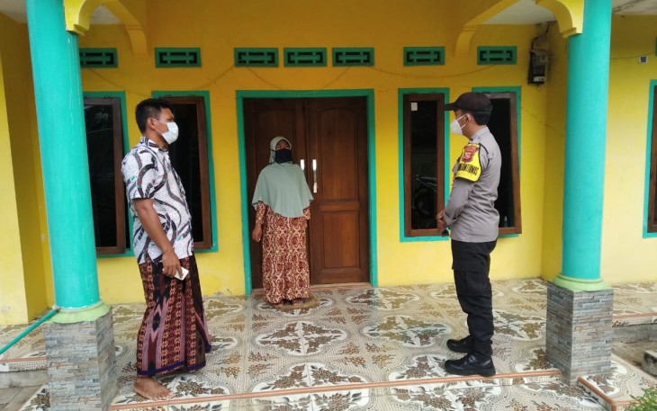 Bhabinkamtibmas Polsek Cingambul Beri Imbauan Prokes 
