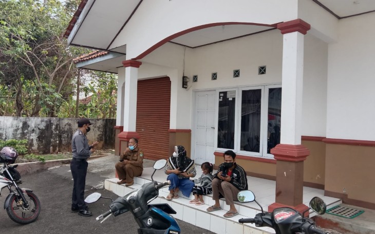 Patroli Dialogis Kanit Binmas Polsek Palasah Sampaikan Himbauan Kamtibmas Dan Prokes
