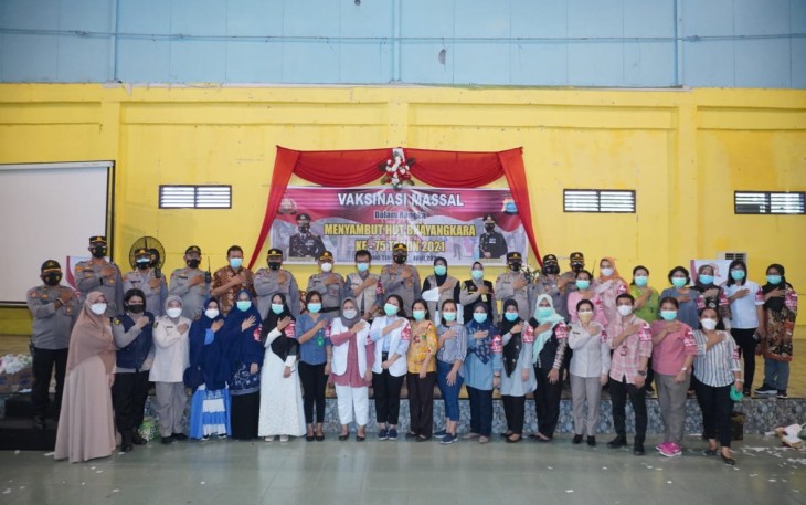 Masyarakat Tebing Tinggi Ikuti Vaksinasi Massal 