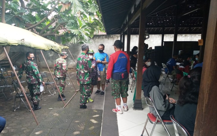 KASDIM 0734/KOTA YOGYAKARTA MENINJAU VAKSINASI COVID-19 DALAM RANGKA TMMD REGULER KE- 111 