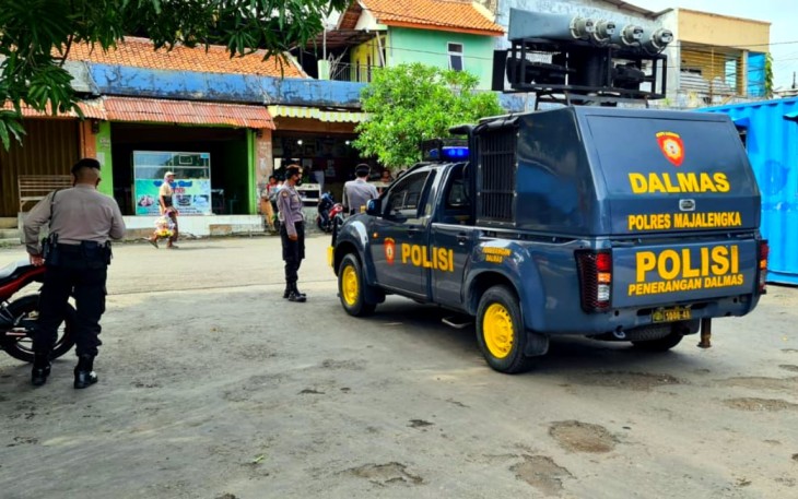 Kapolres Majalengka-Polda Jabar, Tim Unit Patroli Sat Samapta Memberikan Imbauan pada Warga Antisipasi Penyebaran Covid - 19