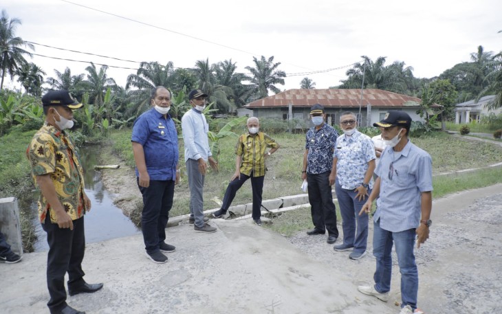 Bupati dan Wabup Asahan Tinjau Rencana Normalisasi Saluran Air Kelurahan Binjai Serbangan