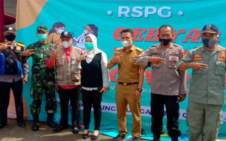 Giat monitoring pelaksanaan vaksinasi absolut di Kecamatan Pameungpeuk,Kabupaten Garut.