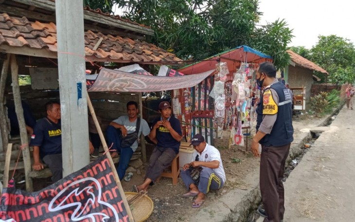 Patroli Rutin Polsek Kertajati Dengan Humanis Berikan Himbauan Prokes Ditengah Situasi Pandemi Covid-19