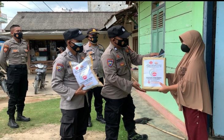 Polres Pringsewu Salurkan Bansos Sembako Kepada 58 Warga Kurang Mampu