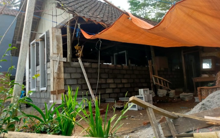 Terpal Peneduh Satgas TMMD 112 di Lokasi RTLH