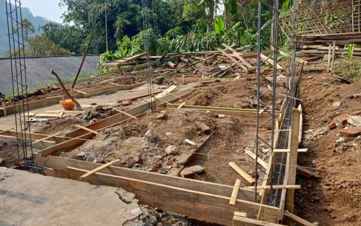 Pondasi Rumah Ibu Sainem Siap di Cor