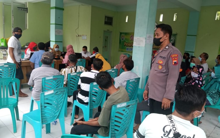 Kapolsek Cepiring hadiri pelaksanaan vaksinasi di Puskesmas Cepiring. Selasa 9/11/2021