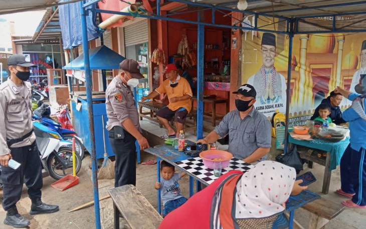 Bhabinkamtibmas Polsek Malausma Himbau Warga Agar Patuhi Prokes Saat Keluar Rumah