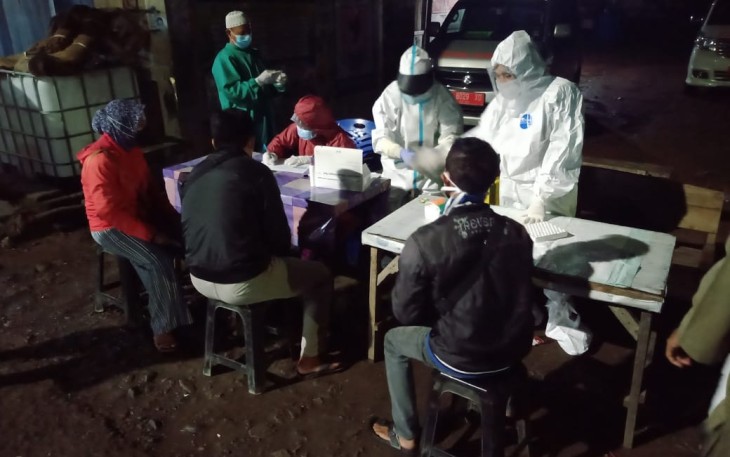 Polsek Brangsong Bersama Forkompincam Melakukan Operasi Yustisi Depan Pasar Sidorejo Kecamatan Brangsong