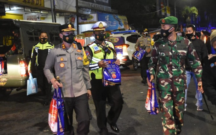 Patroli bersama TNI - Polri