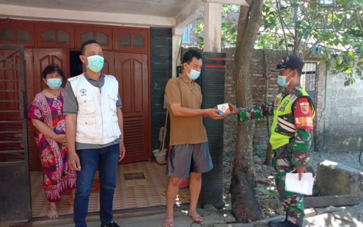 Melalui Babinsa Jajaran, Kodim Bojonegoro Distribusikan Obat dan Vitamin kepada Warga Isoman