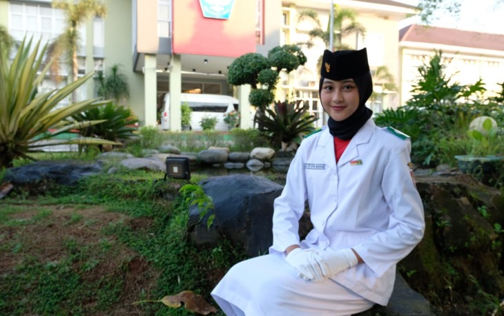 Rahmatika Hendrianabila, siswi di SMA Negeri 1 Boja, Kabupaten Kendal menjadi satu di antara dua perwakilan Jawa Tengah dalam Pasukan Pengibar Bendera Pusaka (Paskibraka) tingkat nasional. 