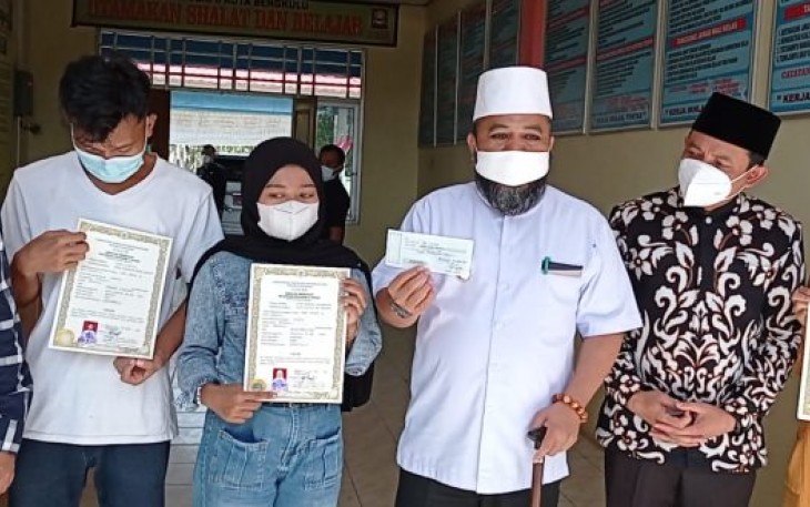 Lima Juta Rupiah Penebus Ijazah