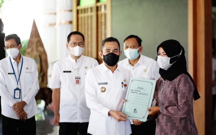 Bupati Haryanto Serahkan Santunan Kematian