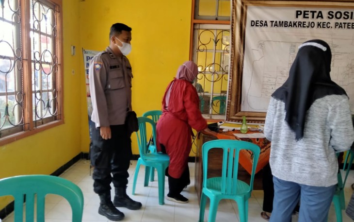 Polsek Patebon melaksanakan kegiatan pelaksanaan DDS, Binluh, penggalangan, Sambang melaksanakan monitoring dan pengamanan vaksin moderna dengan sasaran 125 orang bertempat di Balai Desa Tambakrejo. Jum'at (27/08/2021)