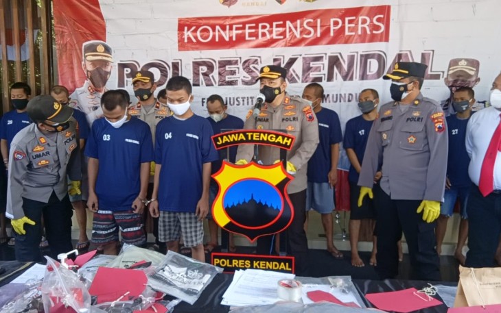 Kapolres Kendal AKBP Yuniar Ariefianto dalam acara Press Conference di halaman Mapolres Kendal, Senin (30/8/2021).