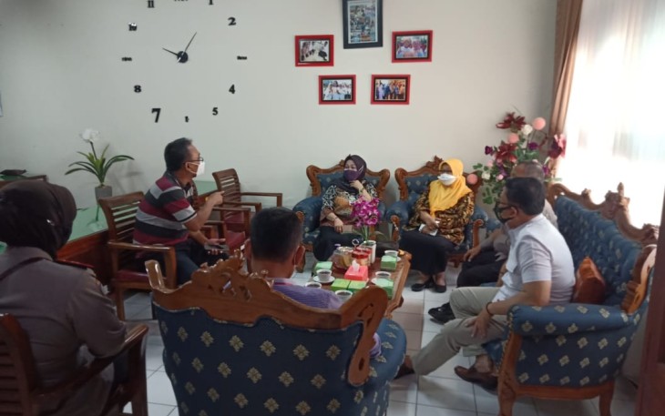 Respon cepat Satbinmas Polrestabes Semarang yang dipimpim Kasat Binmas Polrestabes Semarang AKBP Drs. Muh Samdani, M.H., bersama Polsek Semarang Selatan mendatangi SMKN 3 Semarang